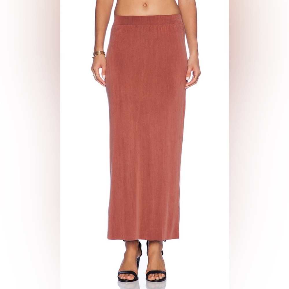 Joliette Maxi Skirt in Carbon
American Vintage
Color:Port